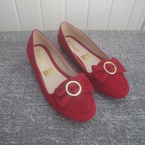 Maxim Shoes Loafers "Made in Mexico" Red with bow and gold circle details 6.5